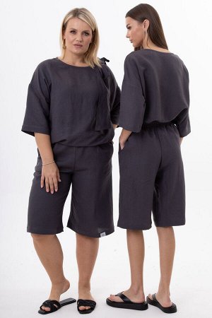 Костюм Костюм Kivviwear 4316431707 графит 
Состав: Вискоза-45%; Лён-55%;
Сезон: Лето
Рост: 170

Женский костюм из льна с вискозой премиум-класса. Комплект: джемпер со съемным бантом в комплекте и шор