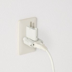 MUJI Travel Plug Adapter – универсальный адаптер для путешествий