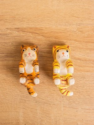 Сувенир «Цепкий Котёнок», 2.5x3.5x7 см, дерево, оранжевый