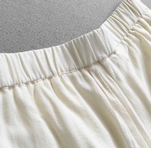 Брюки широкие из летящей вискозы с подкладом, манжеты отделаны кружевом, пояс на резинке, слоновая кость