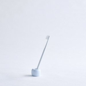 MUJI Porcelain Toothbrush Stand (1-slot) – подставка для одной зубной щётки из белого фарфора