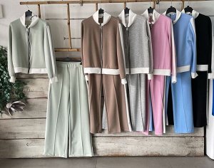 Костюм 50 %POLIESTERE
45% VISCOSA
5% ELASTAN