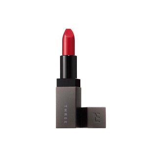 Матовая помада с ценными маслами THREE Daringly Distinct Lipstick