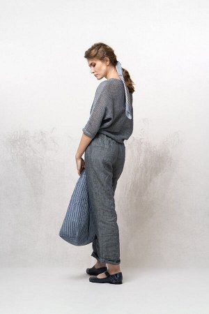 Брюки серый меланж,  джинс
Состав: 100% льняная ткань
Описание:

Брюки женские прямые. По центру переда и сзади швы. Сзади накладные карманы.  Пояс цельнокроеный с  эластичной тесьмой.
Модель разработ