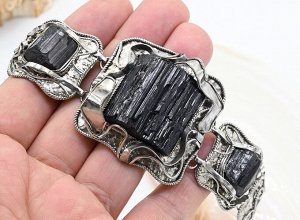 Браслет из турмалина шерл, 19 см.