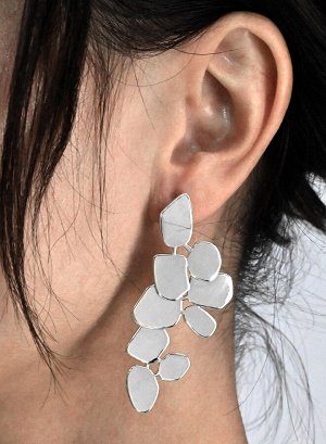 Стильные серьги серебристые