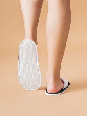 Тапочки Варианты расцветки: гусь, акула, белый/черный
Ткань:  кулирка, Состав: хлопок
Удивите своего маленького модника яркими и стильными тапочками! Эта классическая модель домашней обуви идеально по
