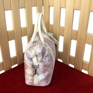 Функциональная сумка Shadow_Hideyou из натуральной лазерной кожи цвета бледно-розовой пудры с переливами.
