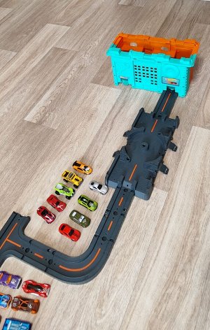Трек Hot Wheels + парковка — гараж+15 машин