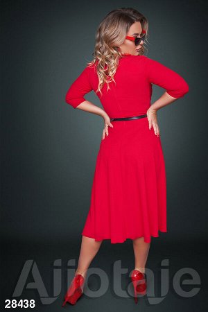 Красное платье А-силуэта с вышивкой