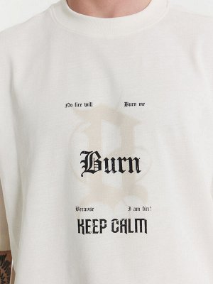 Футболка мужская кремовая с принтом и надписью "Burn"