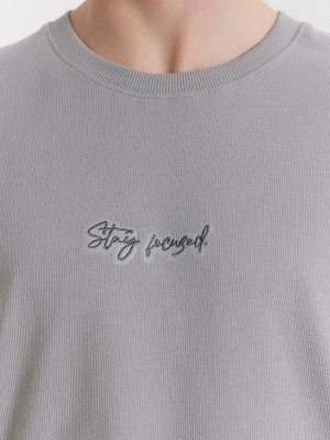 Футболка мужская серая "stay focused"