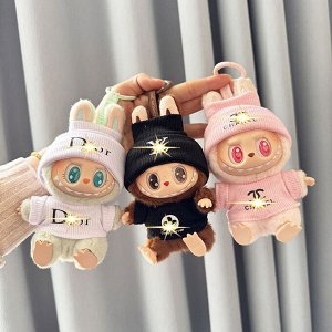 Мягкая игрушка-брелок Лабубу в одежде, игрушка антистресс 17 см