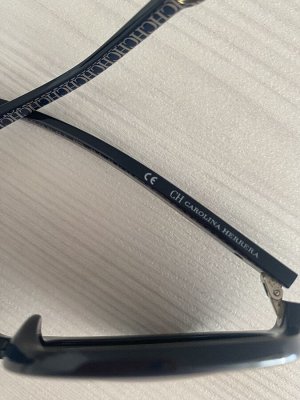 Очки Carolina Herrera