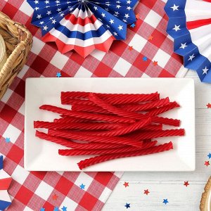 Red Vines Licorice Twists 397g - Американские лакричные палочки Ред вайнс. Клубника