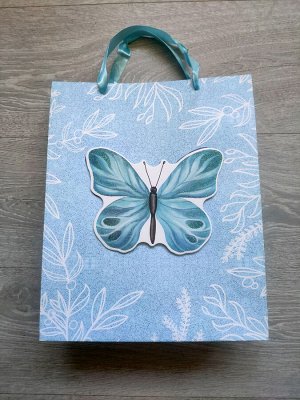 Пакет подарочный бумажный 32x26x10 см