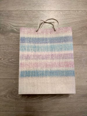 Пакет подарочный бумажный 32x26x10 см