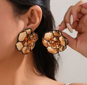 Серьги Серьги 5*5 см

Состав: бижутерийный сплав