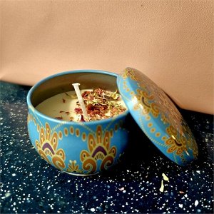 Свеча ароматическая подарочная в жестяной баночке Kummathraa "Пряная Груша"