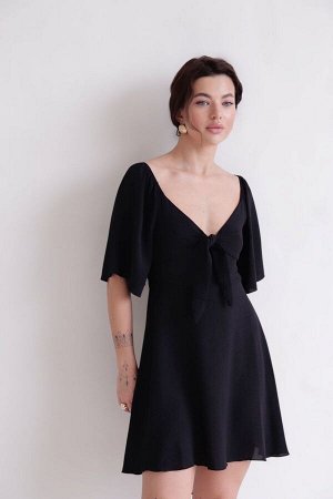 Платье черное с узлом в области груди
