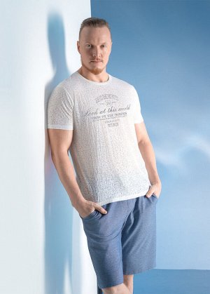 Футболка. Цвет: белый