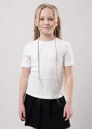 Футболка. Цвет: белый