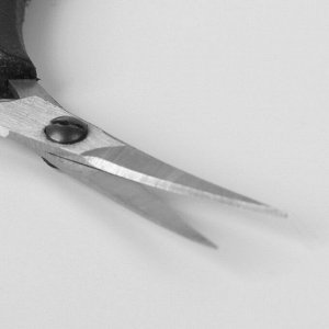 Ножницы маникюрные, загнутые, узкие, 9,5 см, цвет чёрный, Н-093