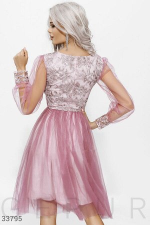 Нежно-розовое платье-мини