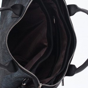 Сумка 26 см x 33 см x 16 cm  (высота x длина  x ширина ) Стильная вместительная сумка, декорирована ажурной подвеской, закрывается на молнию с двумя встречными бегунками, носится в руке или на плече н