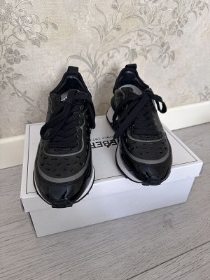 Продам кроссовки Iceberg