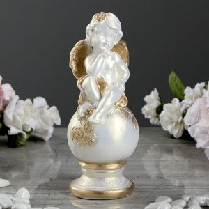 Статуэтка "Ангел на шаре девочка", цвет перламуровый, с золотистым декором, 17 см