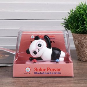 Маятник пластик от солнечной батареи "Панда в очках на лужайке лежит" 7,5х9х6,5 см МИКС