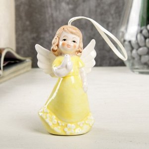Сувенир керамика подвеска "Ангел-девочка в жёлтом платье, с голубем в руке" 10,4х4,5х6 см