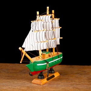 Корабль сувенирный малый «Цикада», борта зелёные с белой полосой, паруса белые, 16?4?13,5 см
