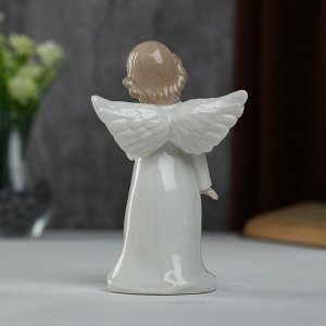 Сувенир керамика "Ангел в белом платье с бантом и бабочкой в руке" 16х6.5х9.5 см