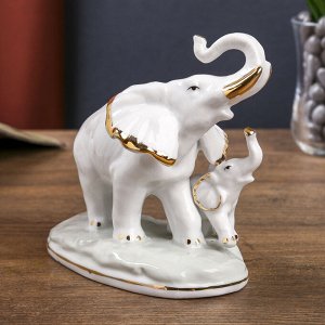 Сувенир керамика "Прогулка слона со слонёнка" белый с золотом 12,2х12,7х7,2 см
