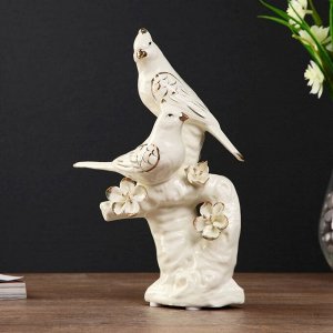 Сувенир керамика "Две птички с хохолками на коряге с цветами" белый с золотом 21,5х14х7,5см