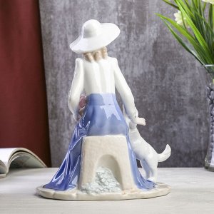 Сувенир керамика "Дама с цветами и собачкой" 17,5х12х25 см
