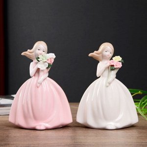 Сувенир керамика "Малышка в розовом/белом платье с букетом цветов" МИКС 12х8,5х5,7 см