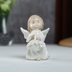 Сувенир керамика "Ангел-малыш в белом платье с корзиной цветов" 11,5х6,5х7,5 см