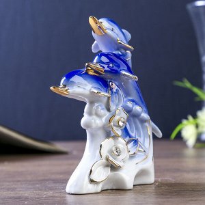 Сувенир керамика "Три дельфина с розами" синие с золотом, стразы 12,3х9,5х4,7 см
