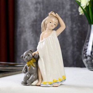 Сувенир керамика "Девочка с мишкой" цветной 16,5х7х11 см