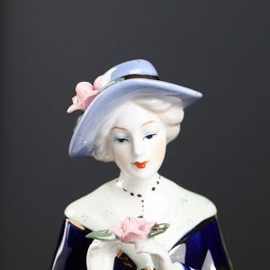 Сувенир керамика "Мадмуазель в шляпке с розой в руках" кобальт 28х7,5х8,5 см