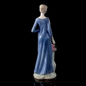 Сувенир "Леди в голубом платье у вазы с цветами" 31х10х8,5 см