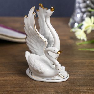 Сувенир "Лебединые танцы" белый с золотом 12,5 см