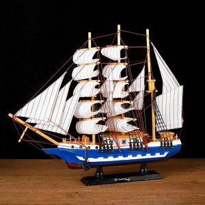 Корабль сувенирный средний «Испаньола», борта бело-синие, паруса белые, 43х39 х 9 см