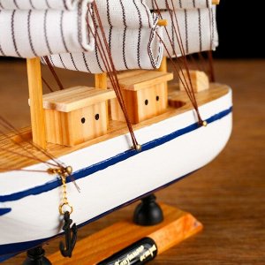 Корабль сувенирный малый «Кагул», борта белые с синими полосами, паруса бежевые, 6*24*23 см