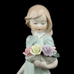 Сувенир "Девочка с розовым букетом" 15х11х30 см