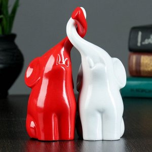 Фигура "Пара слонов" белый/красный глянец 9х12х16см