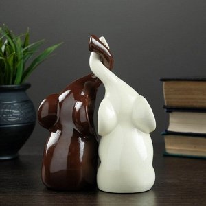 Фигура "Пара слонов" молочный/шоколад, 7х12х16см